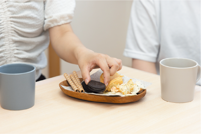寮での食事風景