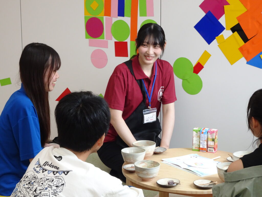 人間生活学科学生交流カフェの様子