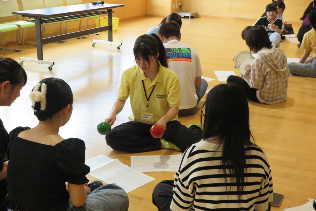湊川短期大学オープンキャンパス幼児教育模擬授業楽器で遊ぼう