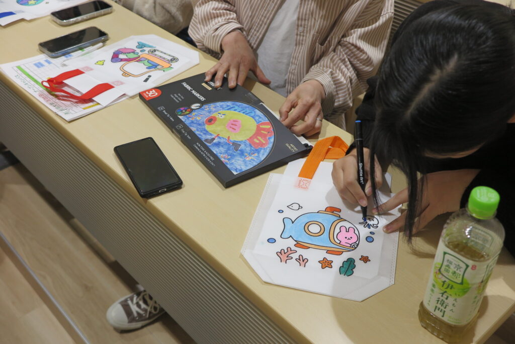 湊川短期大学幼児教育保育学科の模擬授業の様子