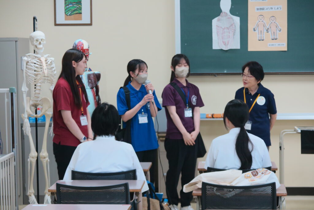 人間健康教育学科養護教諭コース模擬授業の様子